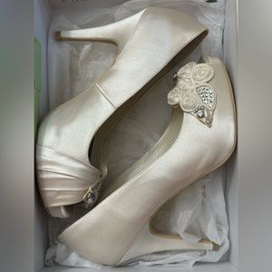 Menbur Bridal Heels